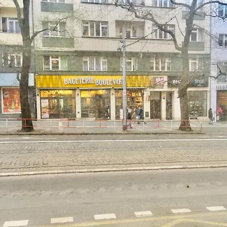 Apartment In 2 Square