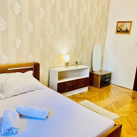 In 2 Square Апартаменты *