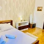In 2 Square Apartmán *